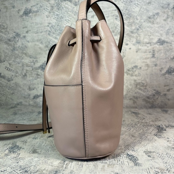 Cuyana Mini Bucket Bag Drawstring Leather Purse in Nude color soft Leather - Picture 4 of 12